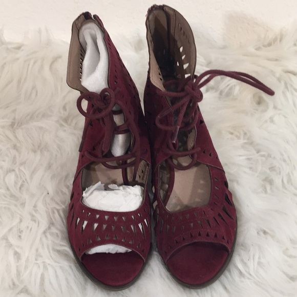 Breckelles Gabby-11 Faux Suede Peep Toe Perforated - Picture 4 of 11